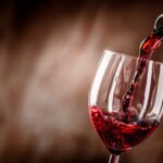 ¡Este Día del Padre rompe con lo tradicional y regálale a papá una experiencia con música, risas y vino!
